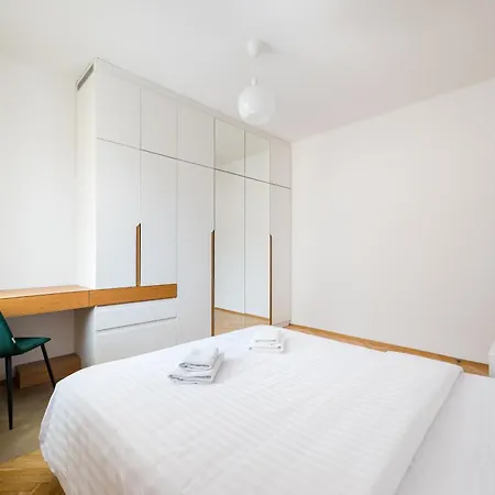 Plac Politechniki By Bookinghost *